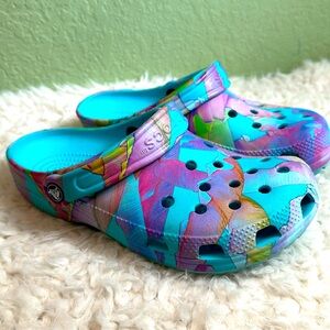 Crocs Women’s size 7 Men’s size 5